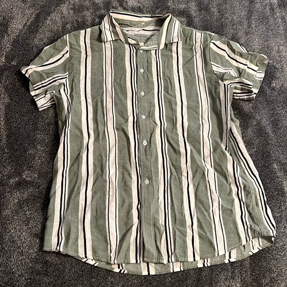SHEIN Other - Men’s button up green stripes